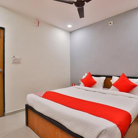Oyo 16675 Hotel Shri Krishna Inn スーラト エクステリア 写真
