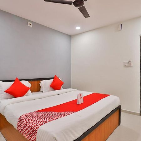 Oyo 16675 Hotel Shri Krishna Inn スーラト エクステリア 写真