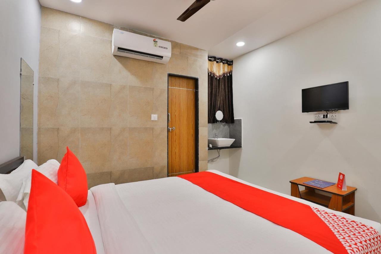 Oyo 16675 Hotel Shri Krishna Inn スーラト エクステリア 写真