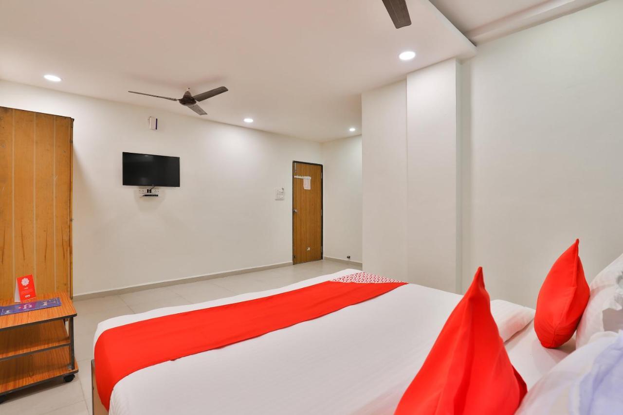 Oyo 16675 Hotel Shri Krishna Inn スーラト エクステリア 写真