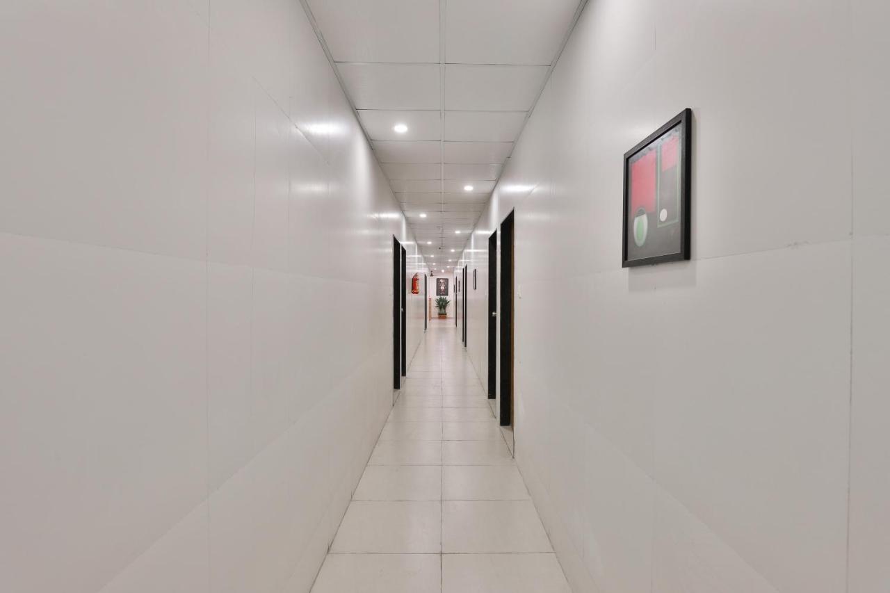 Oyo 16675 Hotel Shri Krishna Inn スーラト エクステリア 写真