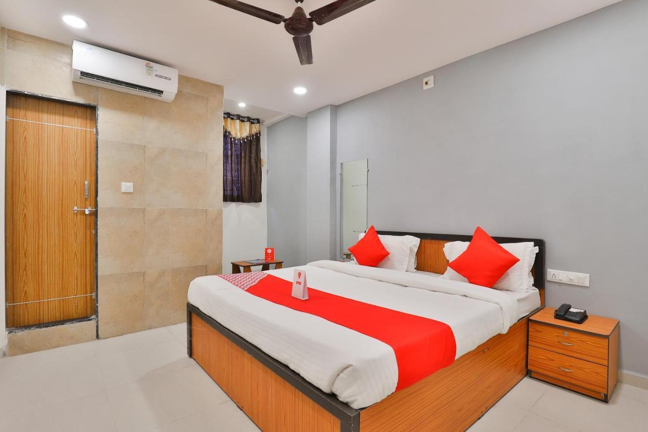 Oyo 16675 Hotel Shri Krishna Inn スーラト エクステリア 写真