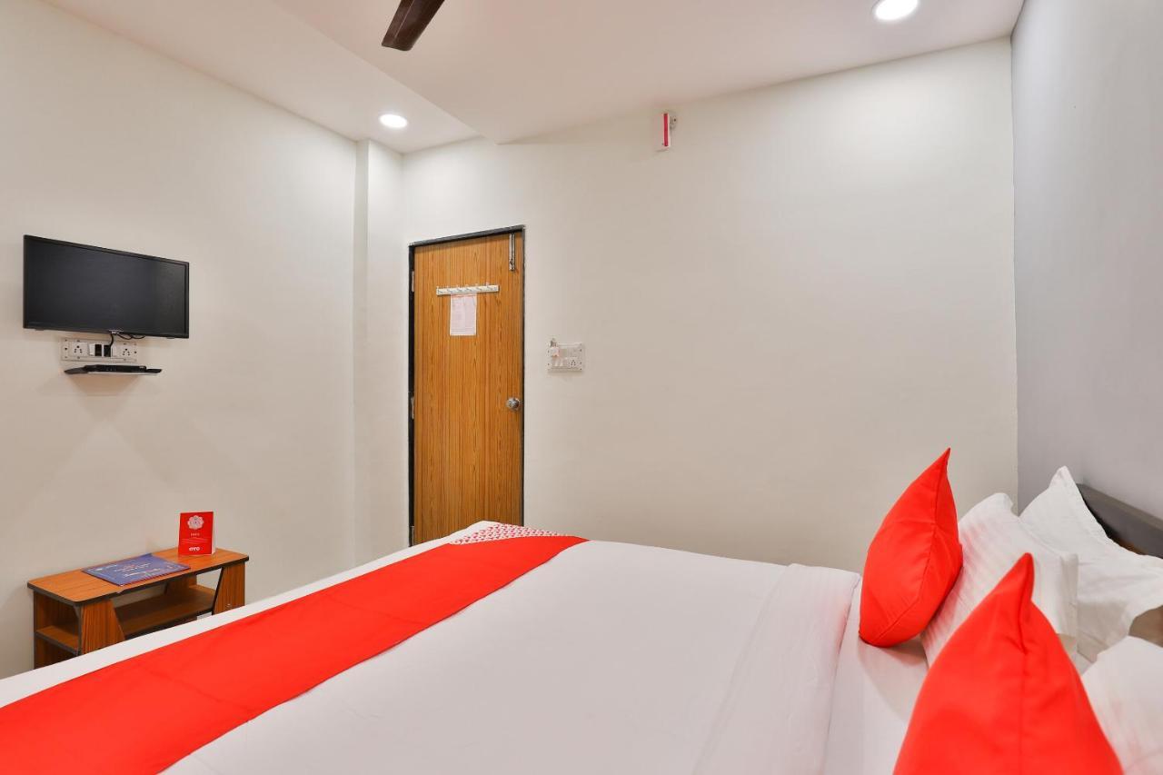 Oyo 16675 Hotel Shri Krishna Inn スーラト エクステリア 写真